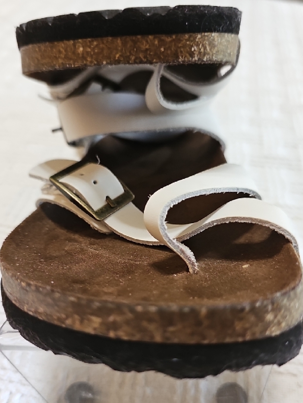 White Mountain Women's White Leather Crossover Sandals with Buckle - Picture 7 of 7
